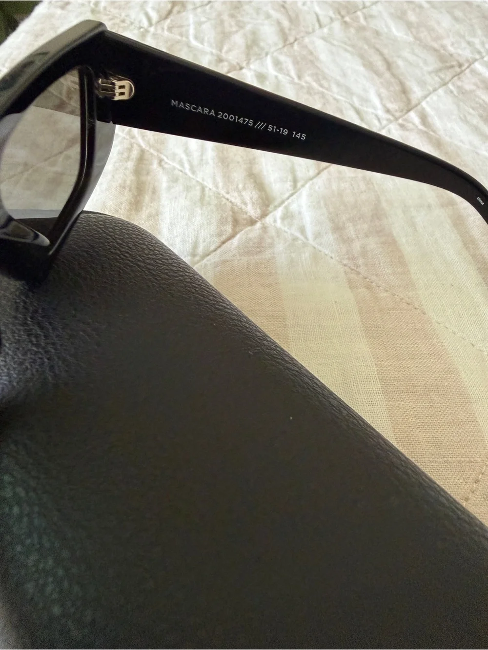 Le Specs sleek black